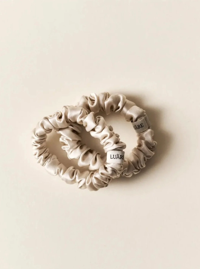 LUARE The Mini Scrunchie Zestaw 2 jedwabnych gumek do włosów kolor BEIGE