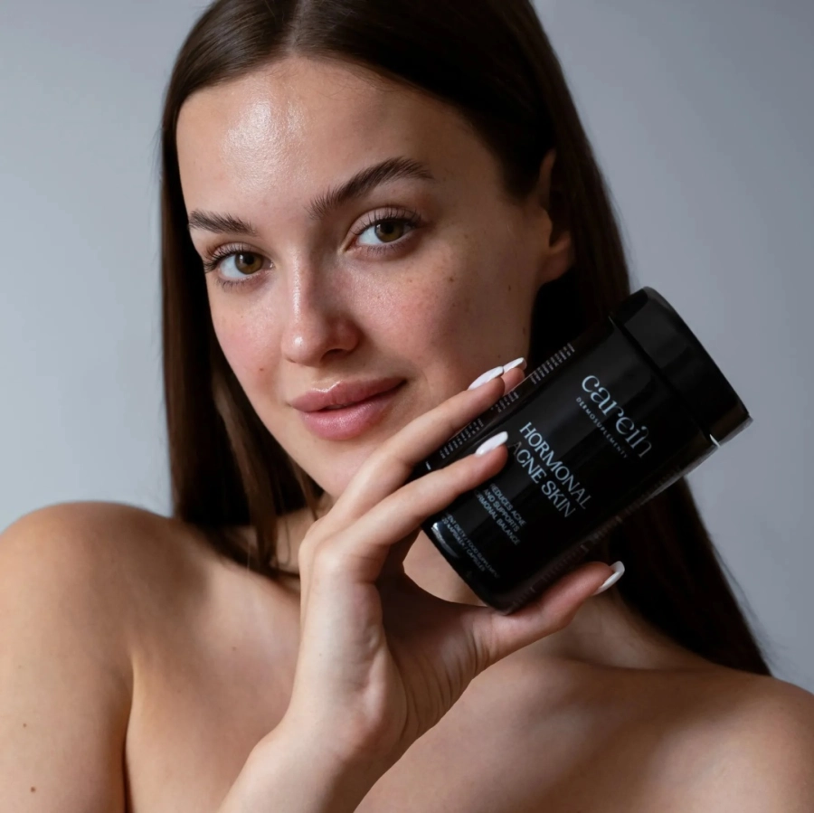 Carein Hormonal Acne Skin Kuracja 30 dni Gładka skóra bez trądziku hormonalnego 120 kaps.