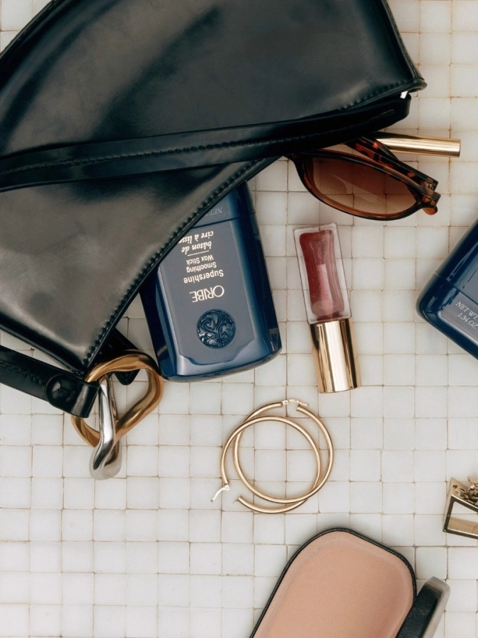 Oribe Supershine Smoothing Wax Stick Wygładzający wosk do niesfornych włosów 38 g