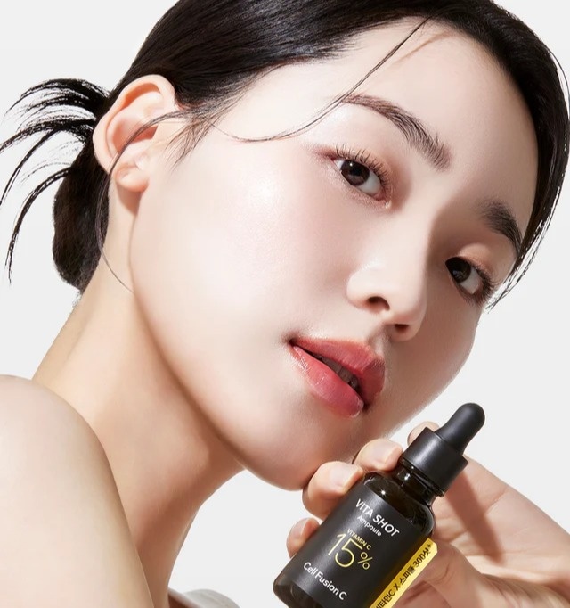 Cell Fusion C 15% Vita Shot Ampoule Rozjaśniające serum z 15% witaminą C i mikroigłami 20 g