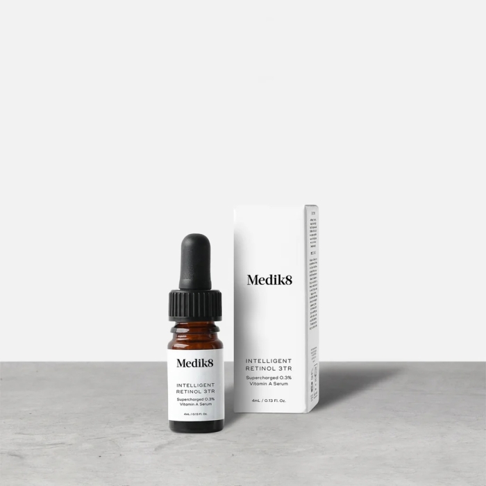 Medik8 Intelligent Retinol 3TR Przeciwstarzeniowe serum do twarzy z witaminą A 0,3% 4 ml