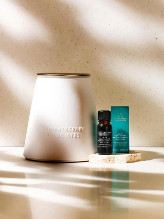 Aromatherapy Associates Calm Confidence Pure Essential Oil Blend Olejek do dyfuzora i inhalacji 10 ml