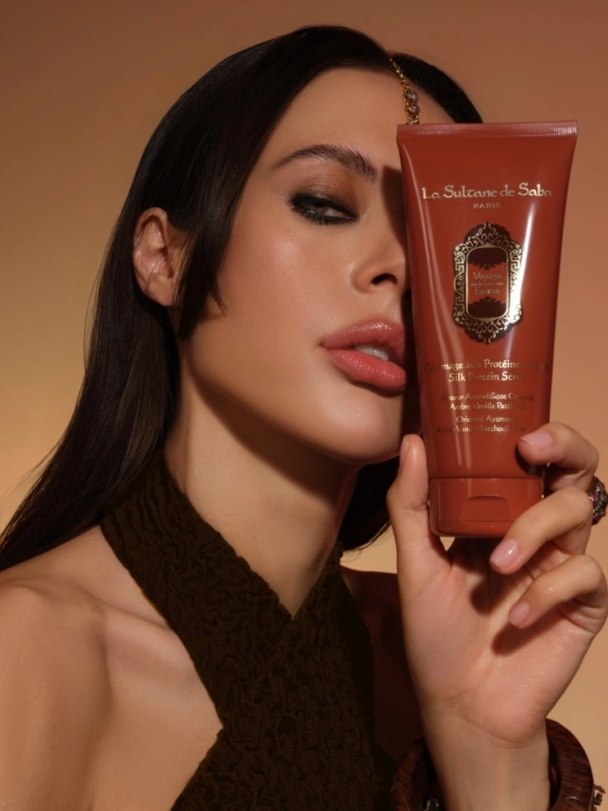 La Sultane de Saba Silk Protein Scrub Ayurvedique Jedwabny peeling ajurwedyjsko-bursztynowa paczula waniliowa 200 ml