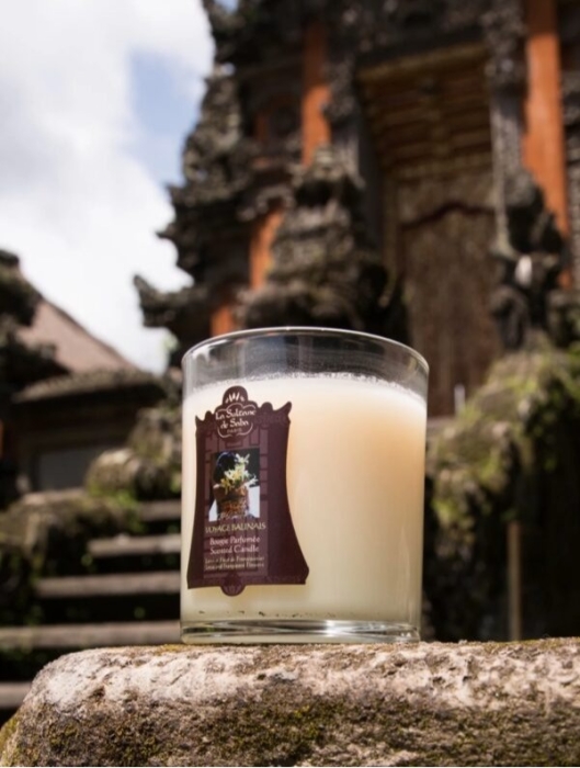 La Sultane de Saba Bougie Perfumee Scanted Candle Balinais Świeca kwiat lotosu i frangipani linia balinais 165 ml
