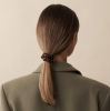 LUARE The Mini Scrunchie Zestaw 2 jedwabnych gumek do włosów kolor NUGAT